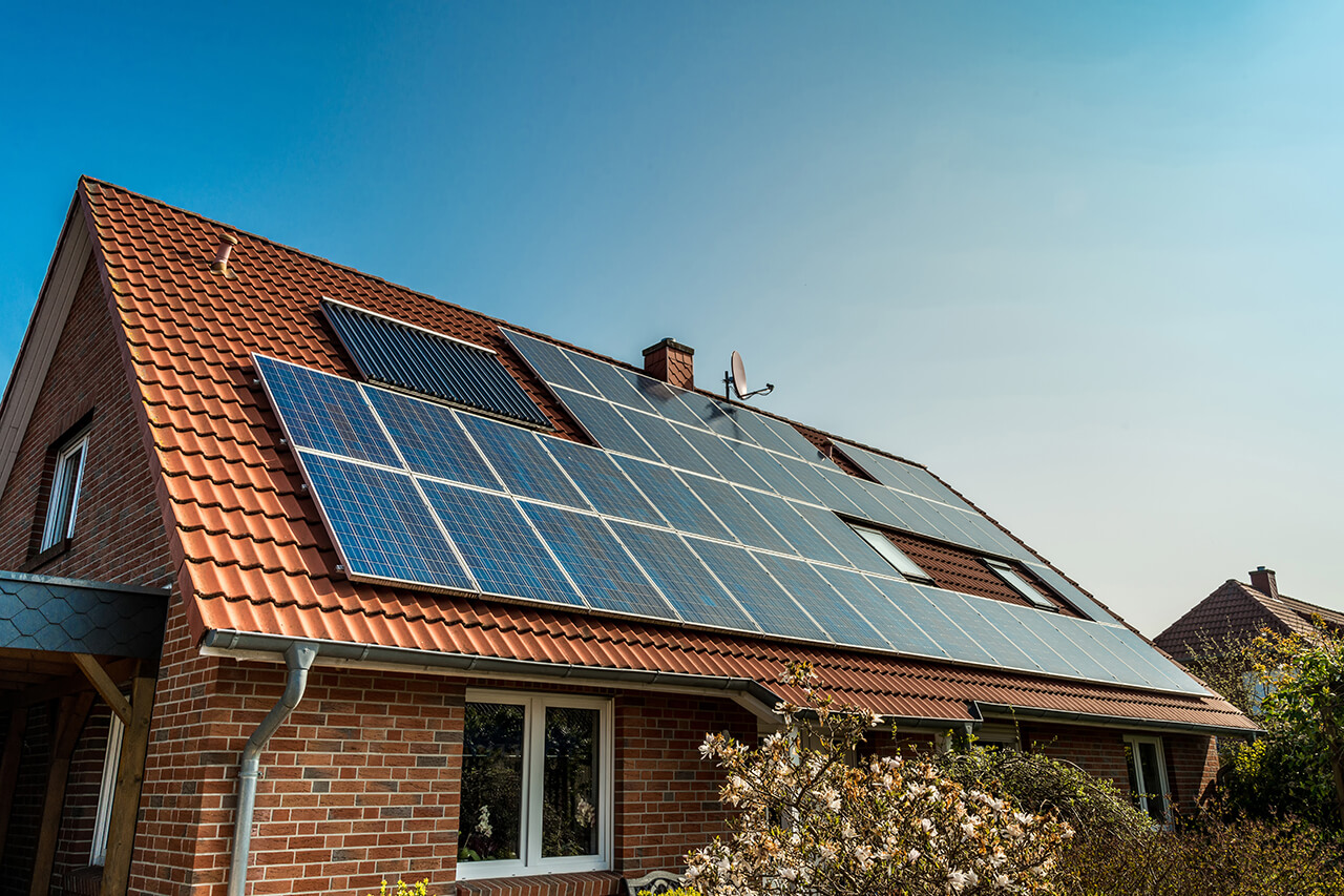 ¿Cuánto cuesta limpiar y mantener los paneles solares?